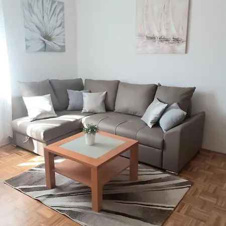 Cosy In Tourist Area Apartamento *
