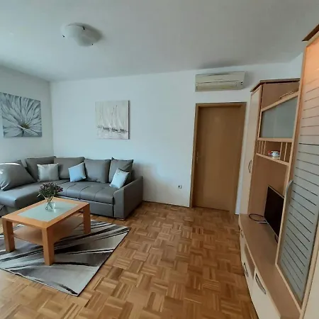 Cosy In Tourist Area *