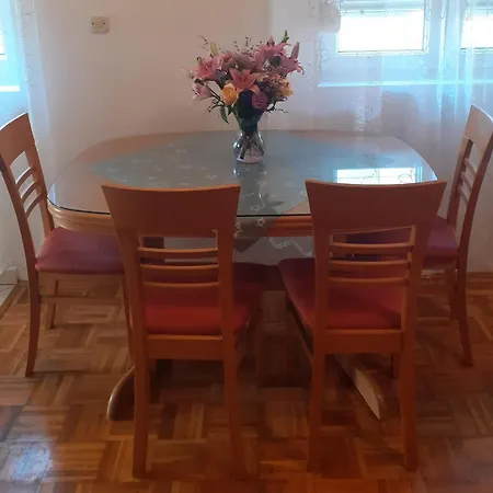 Cosy In Tourist Area Apartment